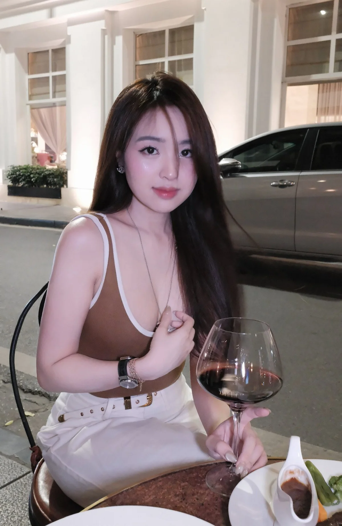 Social Media Sensation Captivates Fans With Heartfelt and Elegant Moments
