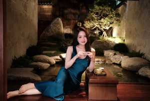 Social Media Sensation Captivates Fans With Heartfelt and Elegant Moments - image 5