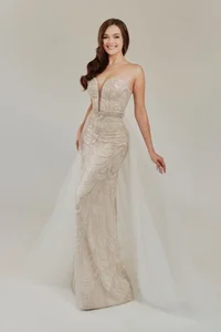Stunning 19-Year-Old South African Beauty Representing Her Nation at the Miss World Pageant - image 13
