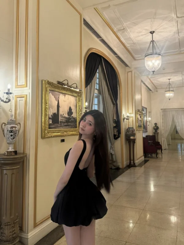 Hat De Stuns Fans with Sophisticated and Glamorous New Fashion Look