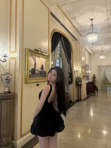 Hat De Stuns Fans with Sophisticated and Glamorous New Fashion Look - image 0