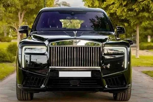 Experience Ultimate Luxury: The Rolls-Royce Cullinan Series II Makes a Grand Debut on the Vibrant Streets of Ho Chi Minh City - image 6