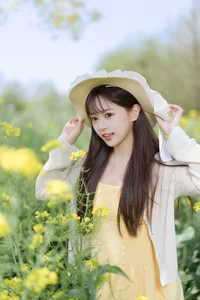Golden Hour Glow: Ethereal Portrait Photography in Sun-Drenched Flower Fields – Art Language Vol.9109 featuring Model Xiao Yi - image 2
