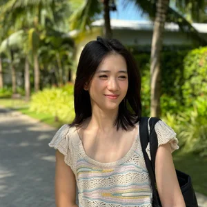 Tram Anh: From School Beauty to Sophisticated Style Icon - image 3
