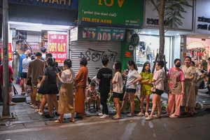 Hanoi Street Food: The Famous Tào Phớ Shop Where Locals Queue for a Taste - image 10