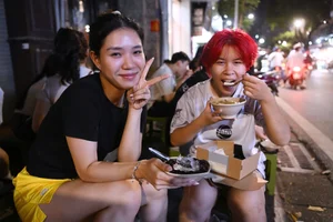 Hanoi Street Food: The Famous Tào Phớ Shop Where Locals Queue for a Taste - image 8