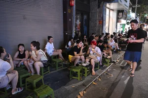 Hanoi Street Food: The Famous Tào Phớ Shop Where Locals Queue for a Taste - image 9
