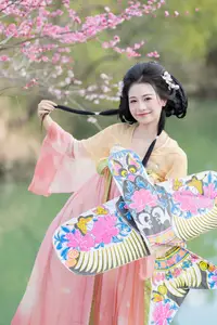 Shu Shu Jiang's Grace Amidst Blooming Plum Blossoms - YiTuYu Art Language Vol.8769 - image 6