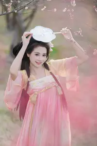 Shu Shu Jiang's Grace Amidst Blooming Plum Blossoms - YiTuYu Art Language Vol.8769 - image 1