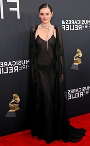 2025 Grammy Awards Red Carpet Fashion: A Spectacular Display of Celebrity Style and Glamour - image 17