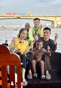 Heartwarming Journey: African Boy Explores Vietnam's Stunning Landscapes and Delicious Street Food - image 0