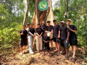 Heartwarming Journey: African Boy Explores Vietnam's Stunning Landscapes and Delicious Street Food - image 3