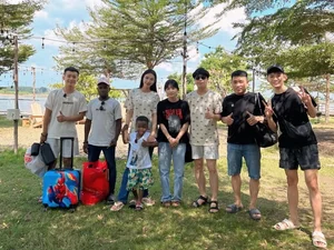 Heartwarming Journey: African Boy Explores Vietnam's Stunning Landscapes and Delicious Street Food - image 9