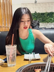 Vietnamese Beauty Queens and Academic Excellence: Discover the Stars from the Same School as Olympia Champions - image 12