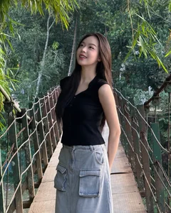 Chic Feminine Style Inspiration: Elegant Skirts and Modern Outfits Inspired by Miss Vietnam Thanh Thuy’s Sophisticated Wardrobe - image 3