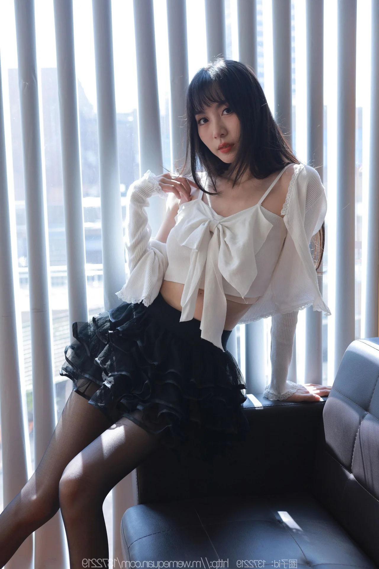 IESS Tuan Tuan Elegant Back Seam Stocking Photography Collection