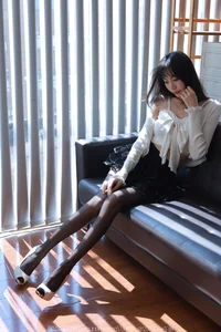 IESS Tuan Tuan Elegant Back Seam Stocking Photography Collection - image 1