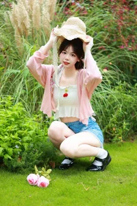 Contemporary Portraiture Featuring Mu Yan Se Cc in YiTuYu Art Language Vol.5623 - image 1