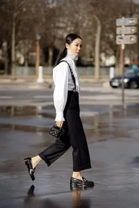 Mastering the Art of Coordinating Shoes and Handbags for a Sophisticated Look - image 4