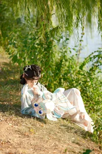 YiTuYu Vol.10314 Song Bing Jiu Jiu: Comprehensive 57-Photo Art Language Visual Experience - image 17