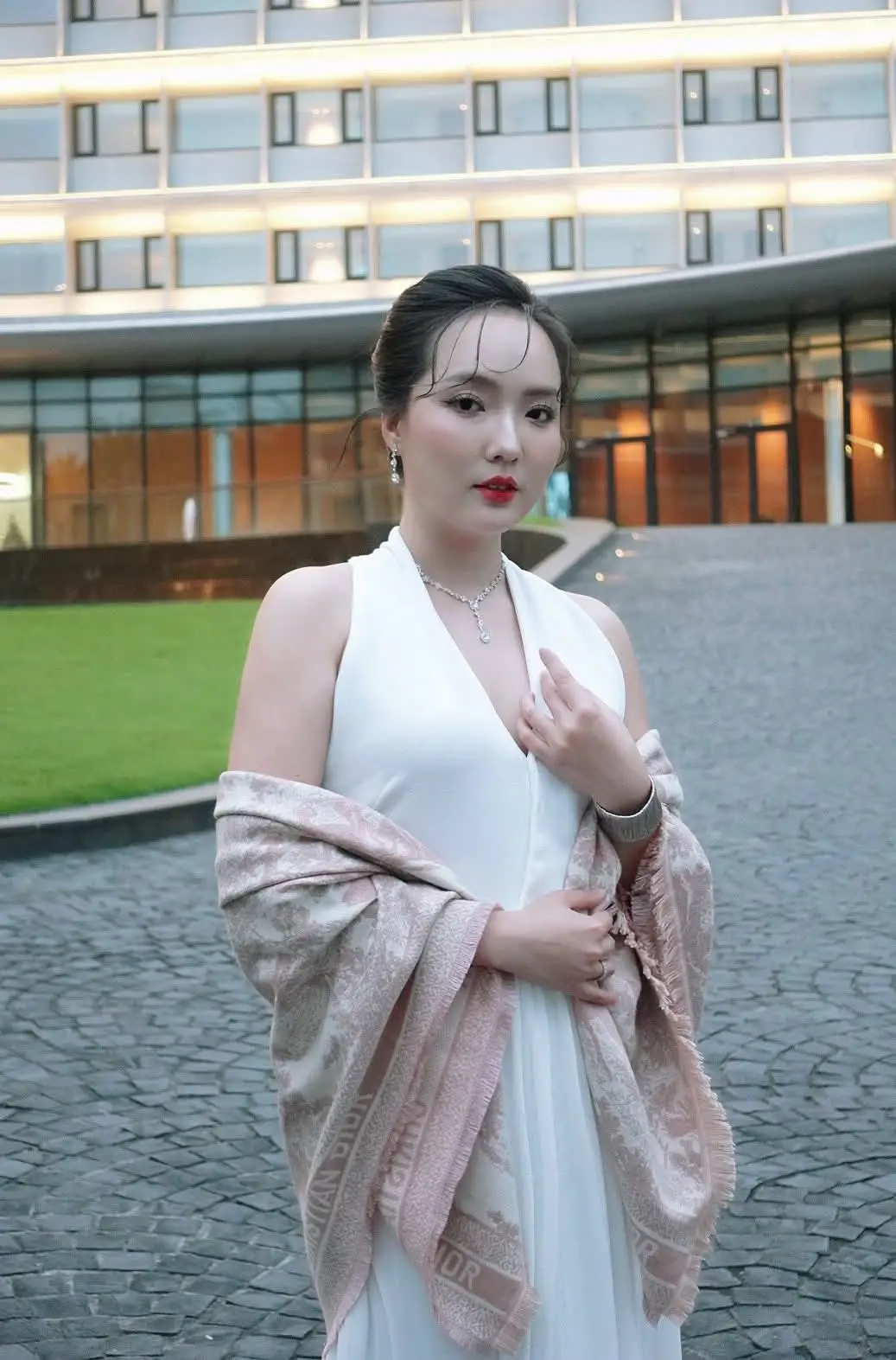 Elegant Woman: Modern Style and Confident Beauty