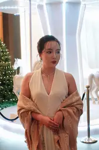 Elegant Woman: Modern Style and Confident Beauty - image 1