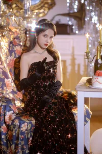 YiTuYu Art Language Vol.7625 Pa Pa Xiao Gong Zhu: A Regal and Artistic Showcase - image 3