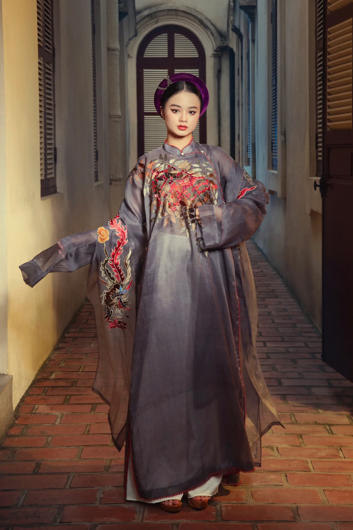 Celebrating Vietnamese Heritage: The Stunning Bach Phung Cat Tuong Ao Dai at Hue Festival 2024