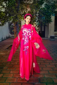 Celebrating Vietnamese Heritage: The Stunning Bach Phung Cat Tuong Ao Dai at Hue Festival 2024 - image 1