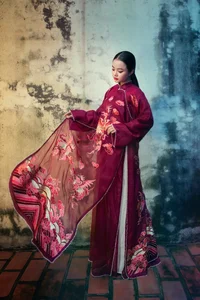 Celebrating Vietnamese Heritage: The Stunning Bach Phung Cat Tuong Ao Dai at Hue Festival 2024 - image 10