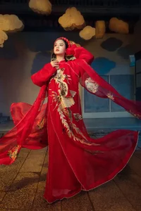 Celebrating Vietnamese Heritage: The Stunning Bach Phung Cat Tuong Ao Dai at Hue Festival 2024 - image 8