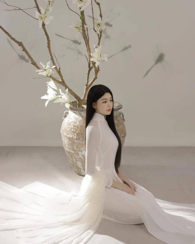 Pure Elegance: Quyen Linh’s Daughter Mesmerizes in Traditional White Ao Dai