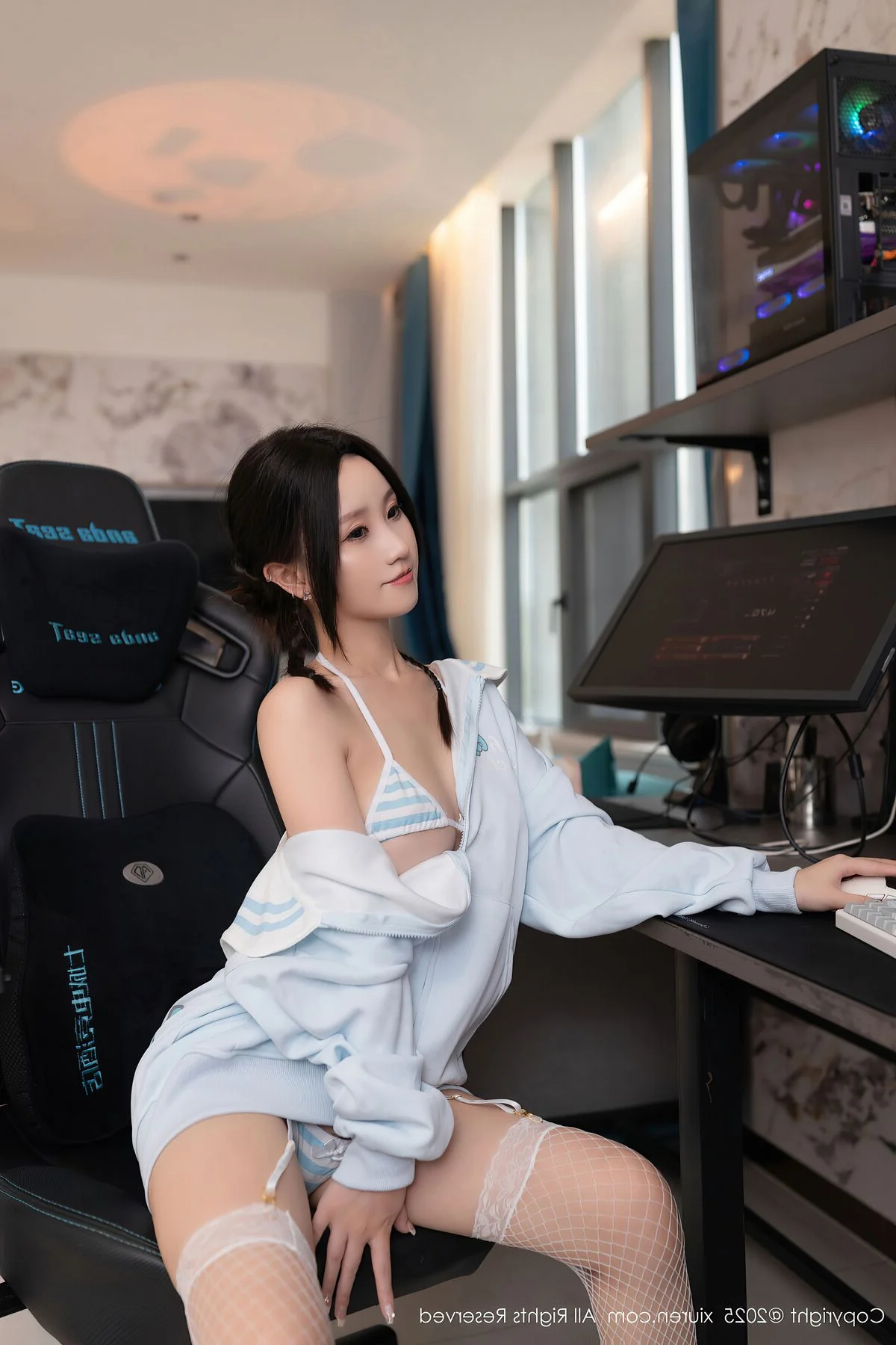 XiuRen No.10778: Xing Ya Da's Alluring Charm at the Computer Desk. Discover Her Stylish Photoshoot!
