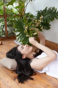 Discover Elegance in YiTuYu Art Language Vol.4555 Featuring Model Zora - image 1