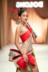 Iconic Duo Ky Duyen and Minh Trieu Reunite in a Stunning Display of High-Fashion Elegance and Glamour - image 5