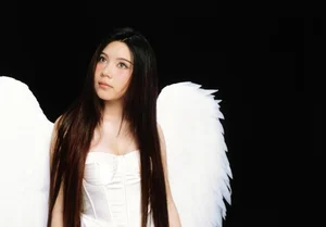 Quyền Linh’s Youngest Daughter Captivates Fans with Stunning 18th Birthday Transformation - image 4