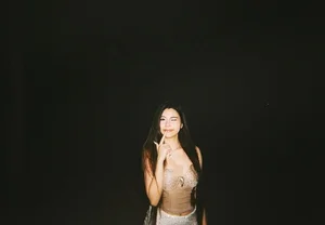 Quyền Linh’s Youngest Daughter Captivates Fans with Stunning 18th Birthday Transformation - image 3