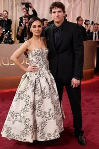 Most Romantic Celebrity Couples on the 2026 Golden Globes Red Carpet - image 10