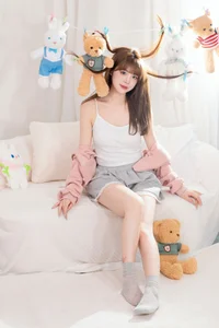 Visual Storytelling in YiTuYu Art Language Vol.7531 Featuring Sai Xi Xi Li Ma - image 3