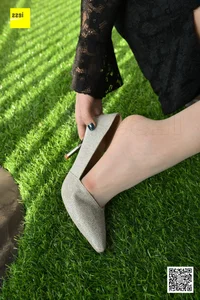 Qi Qi Silver High Heels and Elegant Fashion IESS 241 - image 88