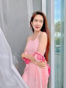 Summer Elegance: Đinh Ngọc Diệp and Minh Hà Showcase Stunning Beachside Style and Glamour - image 0