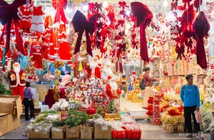 Christmas Magic in Hanoi: Festive Colors and Holiday Spirit in the Capital - image 5