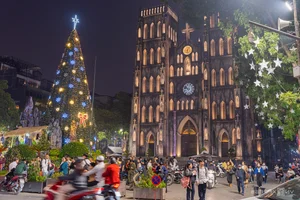 Christmas Magic in Hanoi: Festive Colors and Holiday Spirit in the Capital - image 1