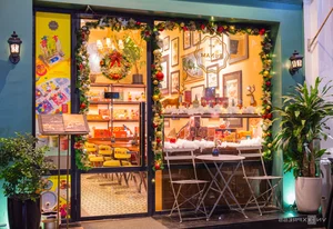 Christmas Magic in Hanoi: Festive Colors and Holiday Spirit in the Capital - image 0