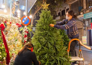 Christmas Magic in Hanoi: Festive Colors and Holiday Spirit in the Capital - image 8