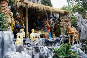 Christmas Magic in Hanoi: Festive Colors and Holiday Spirit in the Capital - image 3