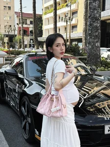 Chic Maternity Style: How This High-Profile Influencer Stays Fashionable During Her Final Trimester - image 3