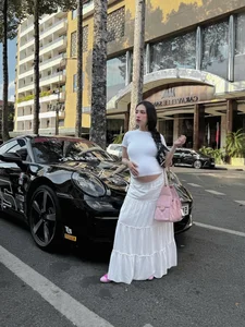Chic Maternity Style: How This High-Profile Influencer Stays Fashionable During Her Final Trimester - image 8