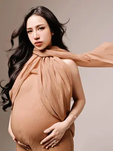 Chic Maternity Style: How This High-Profile Influencer Stays Fashionable During Her Final Trimester - image 2