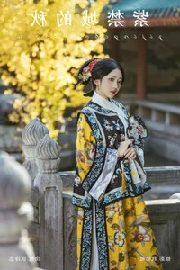 Shen Shi Si Captivates in YiTuYu Art Language Vol.7709: Modern Grace Through the Lens - image 0
